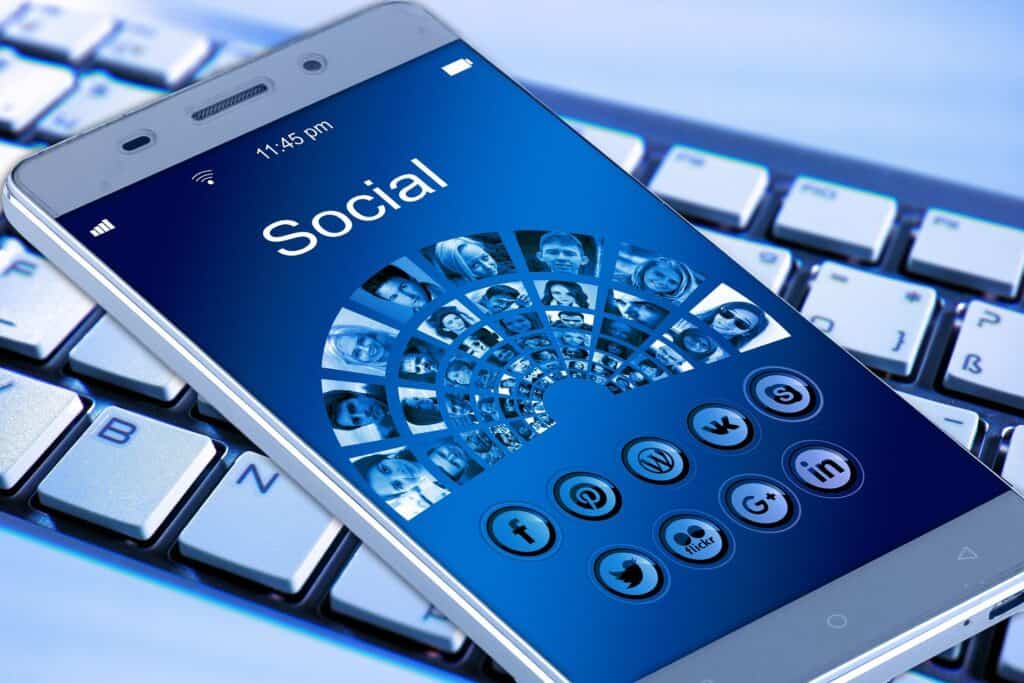 using social media on phone for lead conversion